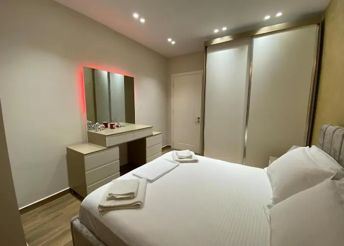 New Bazaar Essil Flat With Parking * Tirana