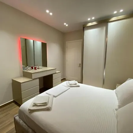 New Bazaar Essil Flat With Parking * Tirana